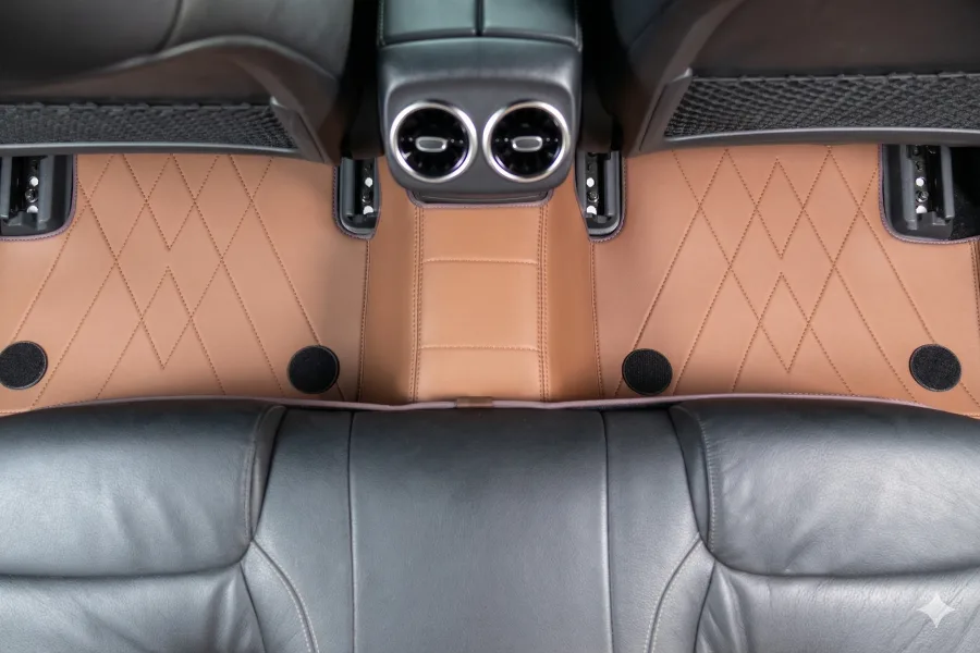 Pure Geometric V car mat, photo 1